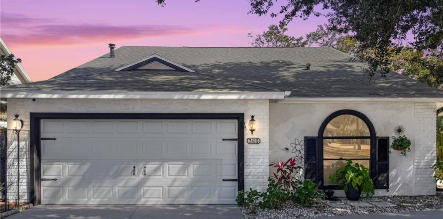 House in Sarasota, Florida 3 bedrooms, 142.42 sq.m. № 2210993