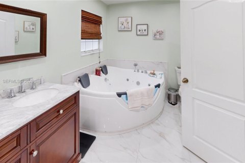 Casa en venta en Homestead, Florida, 4 dormitorios, 211.35 m2 № 2058282 - foto 28