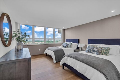 Condo in Miami, Florida, 3 bedrooms  № 2035598 - photo 20