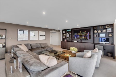 Condo in Miami, Florida, 3 bedrooms  № 2035598 - photo 13