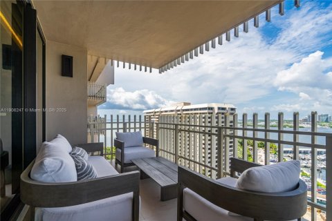 Condo in Miami, Florida, 3 bedrooms  № 2035598 - photo 29
