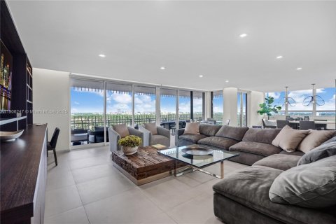 Condo in Miami, Florida, 3 bedrooms  № 2035598 - photo 8