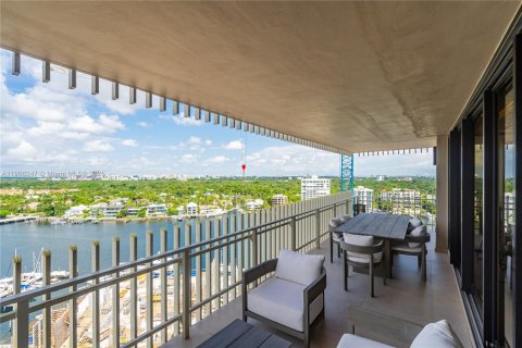 Condo in Miami, Florida, 3 bedrooms  № 2035598 - photo 11