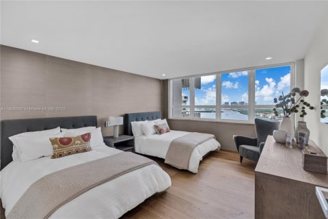 Condo in Miami, Florida, 3 bedrooms  № 2035598 - photo 23
