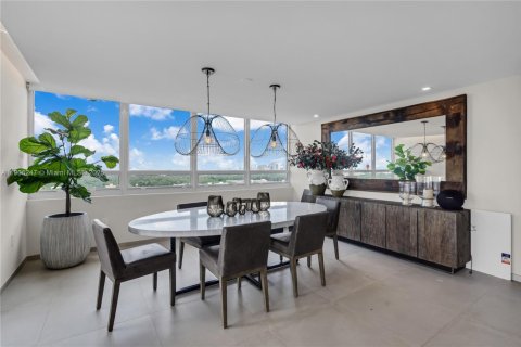 Condo in Miami, Florida, 3 bedrooms  № 2035598 - photo 14