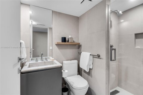 Condo in Miami, Florida, 3 bedrooms  № 2035598 - photo 27