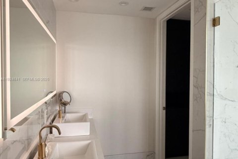 Снять в аренду кондоминиум в Майами, Флорида 2 спальни, 153.01м2, № 1982809 - фото 17