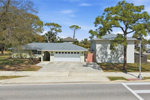 House in Sarasota, Florida 3 bedrooms, 159.79 sq.m. № 2142997 - photo 8
