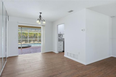 House in Sarasota, Florida 3 bedrooms, 159.79 sq.m. № 2142997 - photo 14