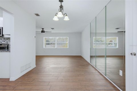 House in Sarasota, Florida 3 bedrooms, 159.79 sq.m. № 2142997 - photo 16