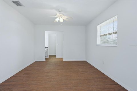 House in Sarasota, Florida 3 bedrooms, 159.79 sq.m. № 2142997 - photo 26