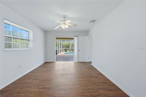 House in Sarasota, Florida 3 bedrooms, 159.79 sq.m. № 2142997 - photo 24