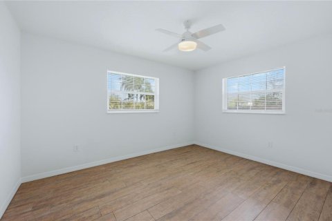 House in Sarasota, Florida 3 bedrooms, 159.79 sq.m. № 2142997 - photo 29