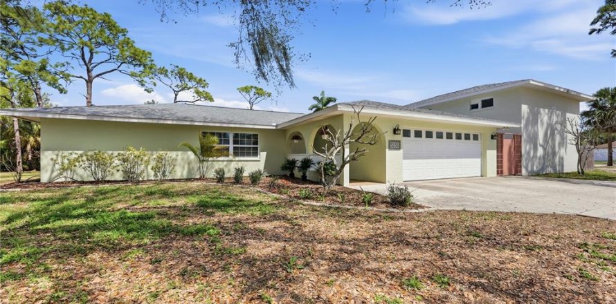 House in Sarasota, Florida 3 bedrooms, 159.79 sq.m. № 2142997