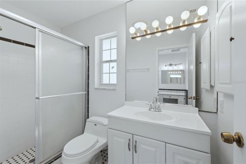 House in Sarasota, Florida 3 bedrooms, 159.79 sq.m. № 2142997 - photo 28