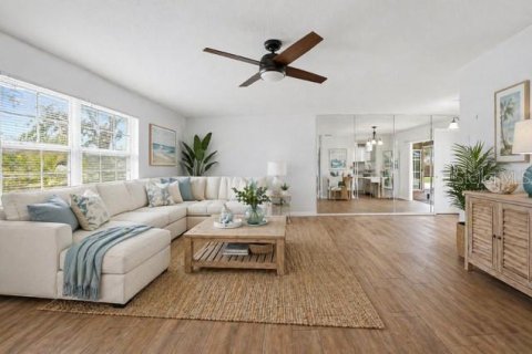 House in Sarasota, Florida 3 bedrooms, 159.79 sq.m. № 2142997 - photo 12