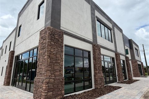 Propiedad comercial en venta en Kissimmee, Florida, 122.17 m2 № 2105046 - foto 2