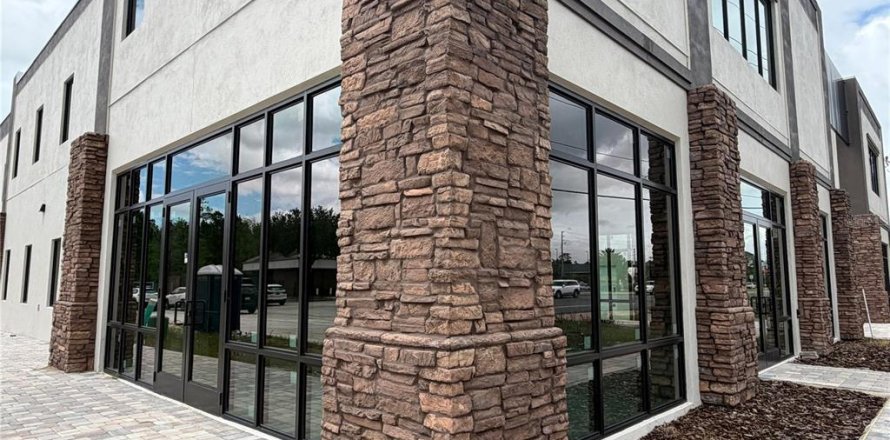 Propiedad comercial en Kissimmee, Florida 122.17 m2 № 2105046