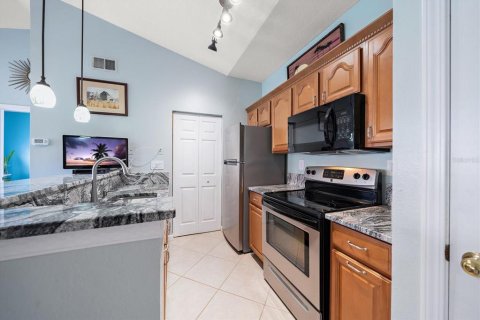 Condo in Seminole, Florida, 2 bedrooms  № 1804759 - photo 12