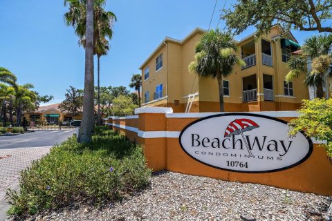 Condo in Seminole, Florida, 2 bedrooms  № 1804759 - photo 1