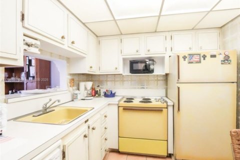 Condo in Lauderdale Lakes, Florida, 1 bedroom  № 1737701 - photo 26