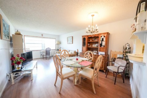 Condo in Lauderdale Lakes, Florida, 1 bedroom  № 1737701 - photo 23