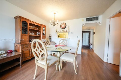 Condo in Lauderdale Lakes, Florida, 1 bedroom  № 1737701 - photo 22