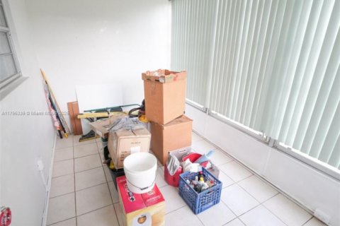 Condo in Lauderdale Lakes, Florida, 1 bedroom  № 1737701 - photo 20