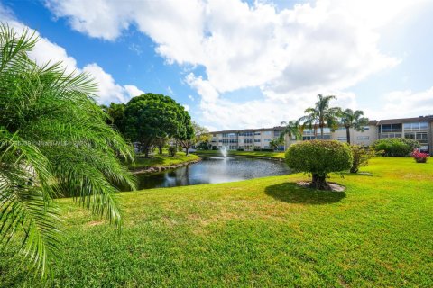 Condo in Lauderdale Lakes, Florida, 1 bedroom  № 1737701 - photo 7