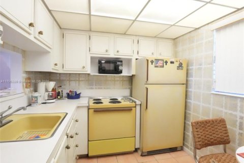 Condo in Lauderdale Lakes, Florida, 1 bedroom  № 1737701 - photo 24