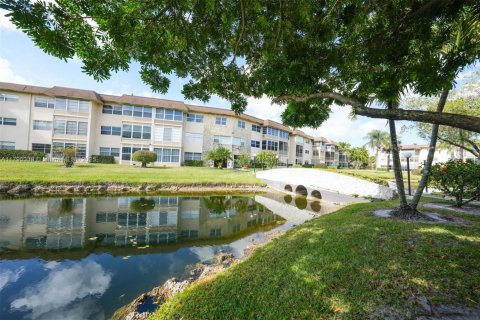 Condo in Lauderdale Lakes, Florida, 1 bedroom  № 1737701 - photo 8