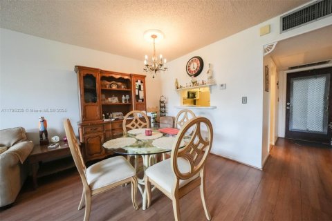Condo in Lauderdale Lakes, Florida, 1 bedroom  № 1737701 - photo 14