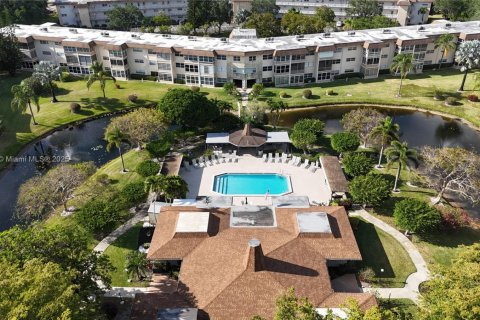 Condo in Lauderdale Lakes, Florida, 1 bedroom  № 1737701 - photo 6