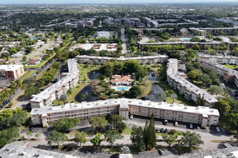 Condo in Lauderdale Lakes, Florida, 1 bedroom  № 1737701 - photo 1