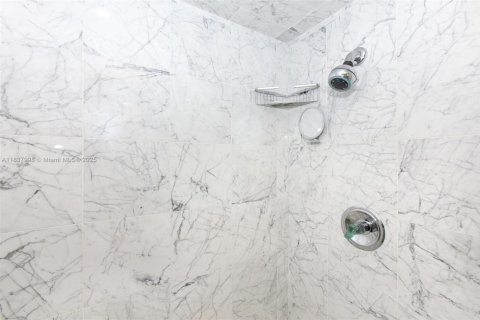 Condo in Aventura, Florida, 2 bedrooms  № 1962659 - photo 18