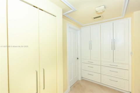 Condo in Aventura, Florida, 2 bedrooms  № 1962659 - photo 23
