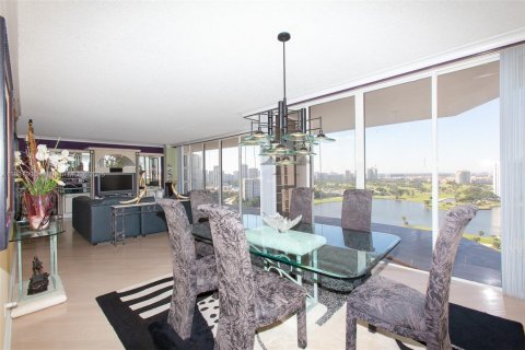 Condo in Aventura, Florida, 2 bedrooms  № 1962659 - photo 9