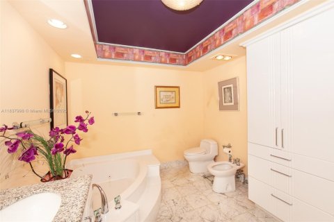 Condo in Aventura, Florida, 2 bedrooms  № 1962659 - photo 28