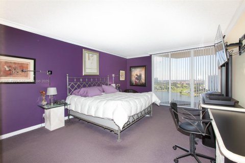 Condo in Aventura, Florida, 2 bedrooms  № 1962659 - photo 24