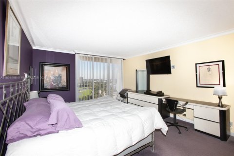 Condo in Aventura, Florida, 2 bedrooms  № 1962659 - photo 25