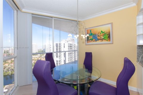 Condo in Aventura, Florida, 2 bedrooms  № 1962659 - photo 12