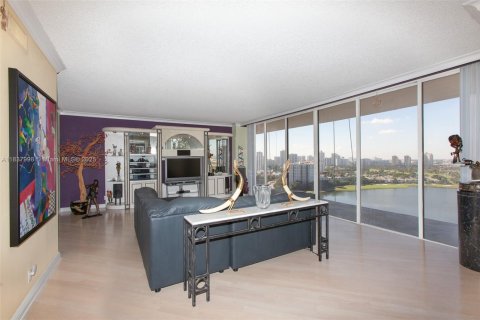 Condo in Aventura, Florida, 2 bedrooms  № 1962659 - photo 6