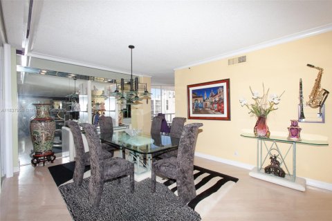 Condo in Aventura, Florida, 2 bedrooms  № 1962659 - photo 8