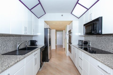 Condo in Aventura, Florida, 2 bedrooms  № 1962659 - photo 15