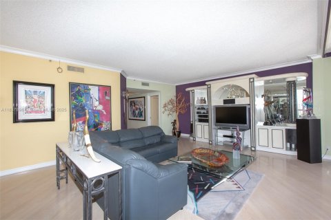 Condo in Aventura, Florida, 2 bedrooms  № 1962659 - photo 11