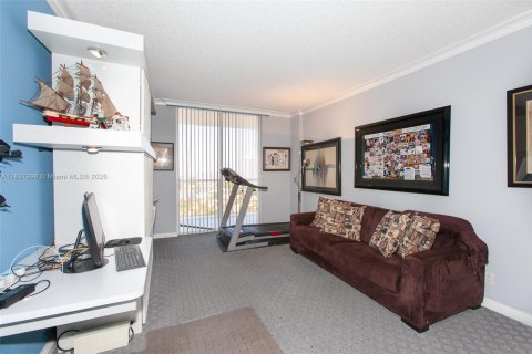 Condo in Aventura, Florida, 2 bedrooms  № 1962659 - photo 20