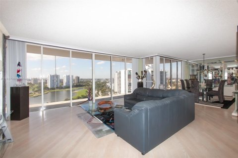Condo in Aventura, Florida, 2 bedrooms  № 1962659 - photo 1