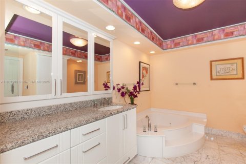 Condo in Aventura, Florida, 2 bedrooms  № 1962659 - photo 27
