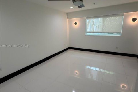 Copropriété à louer à Miami, Floride: 1 chambre, 84.26 m2 № 2046083 - photo 13