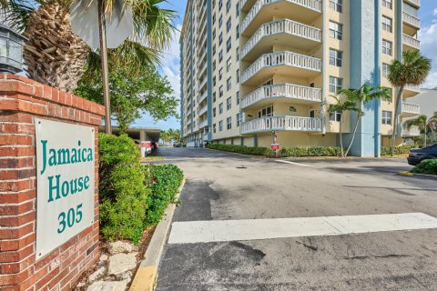 Condo in Pompano Beach, Florida, 1 bedroom № 2295703